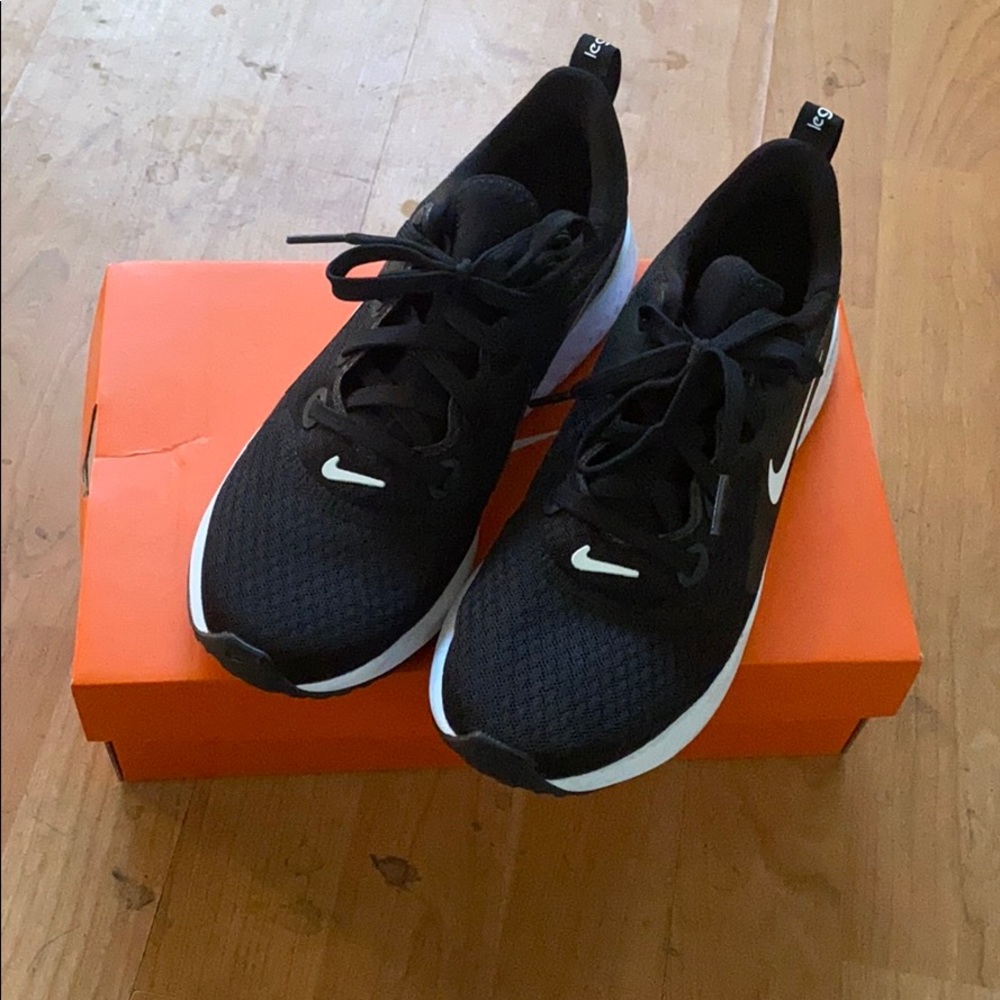 nike legend react - Picture 2 of 2